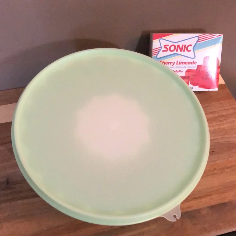 Tupperware Jello Ring/Mold-Pistachio Green-Like New-Scalloped-Aprox 9in Diameter